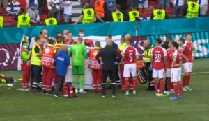 EURO 2020’de kahreden anlar! Eriksen’in kalbi durdu, kalp mesajı yapılıyor.