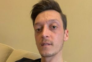 Mesut Özil yok mu, Olympikasos maçında Mesut oynamıyor mu?
