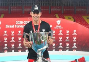 Beşiktaş 4 numara Montero kim, mevkisi ne, instagram hesabı ne?