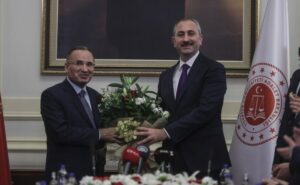 Adalet Bakanlığında devir teslim! Yeni bakan Bekir Bozdağ göreve başladı