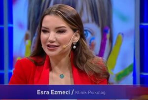 Esra Ezmeci kimdir? Esra Ezmeci hayatı ve biyografisi! Esra Ezmeci kaç yaşında, nereli?